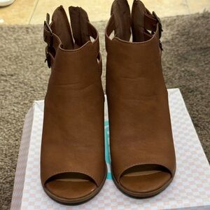 Soda Tan side buckle Chunky Heel